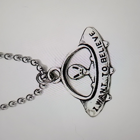 UFO Alien necklace - Picture 2 of 5